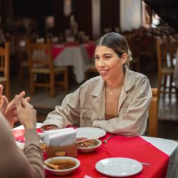 kobieta i mężczyzna w hiszpańskiej restauracji w Warszawie