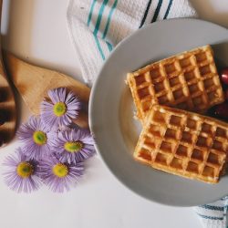 Gofry ułożone na talerzu