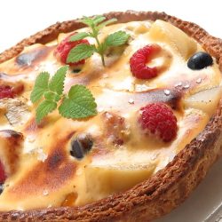 Tarta na słodko z owocami